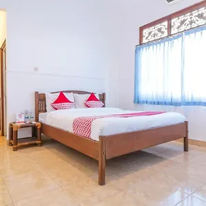 Vaccinated Staff - Oyo 1741 Komala Indah Cottages Hotel Kuta (Bali)